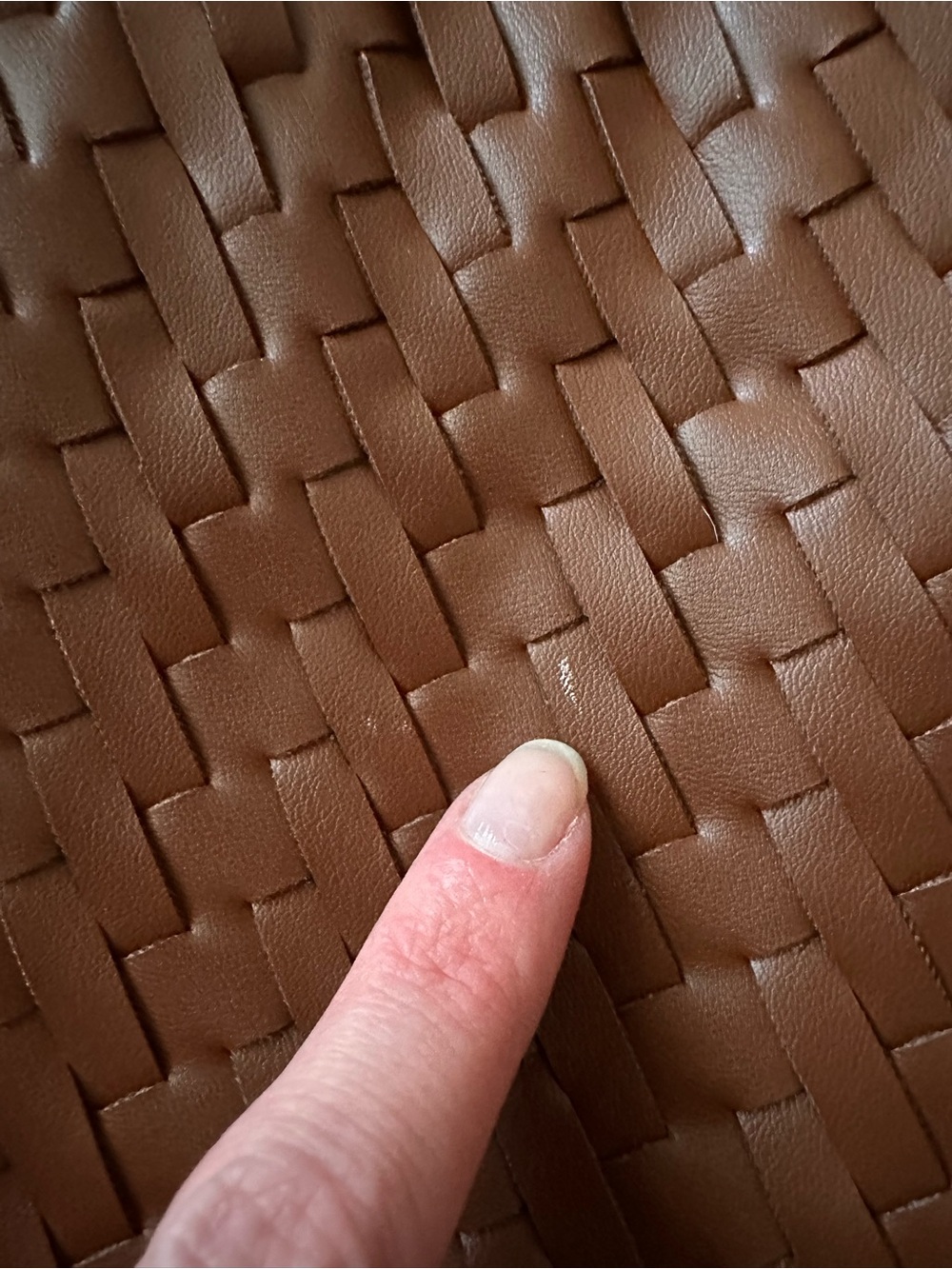 a new day Woven Shoulder Bag in Chestnut Brown - Picture 6 of 6